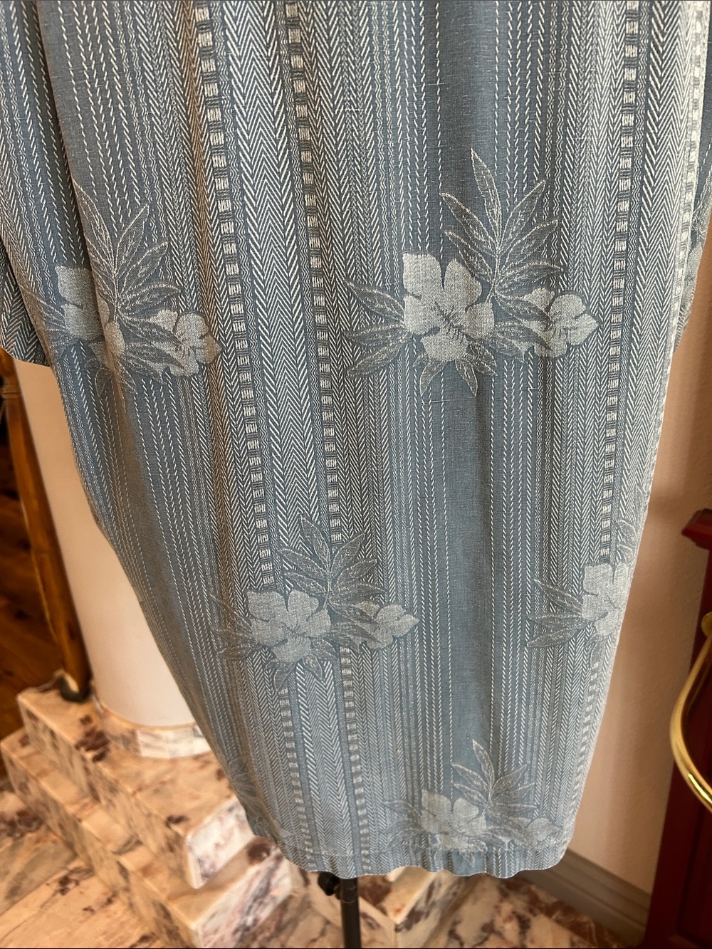 Men's Casual Short-Sleeve Button-Down Shirt in Slate Blue Floral - Picture 9 of 10
